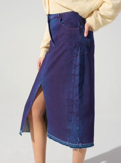 Straight skirt with slit at the back